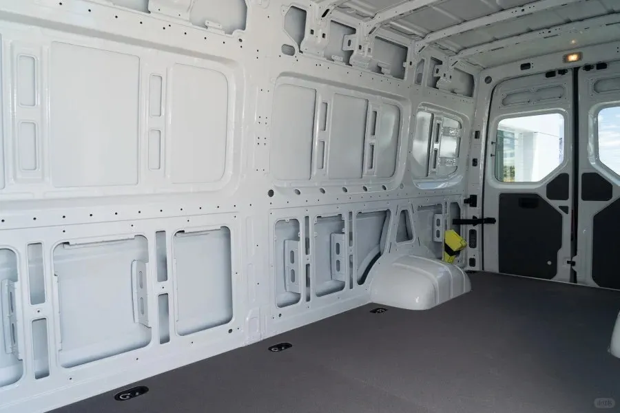 Fiat Ducato empty cargo space L2H2